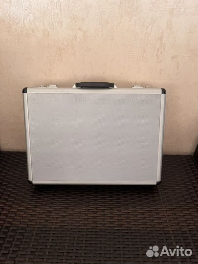 Кейс с деньгами