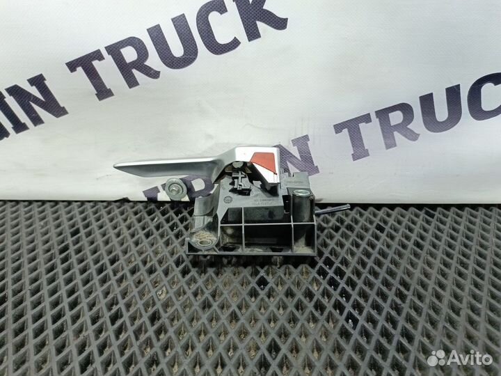 Ручка двери внутренняя левая Volvo FH