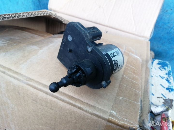 Корректор фары правый Toyota Lexus