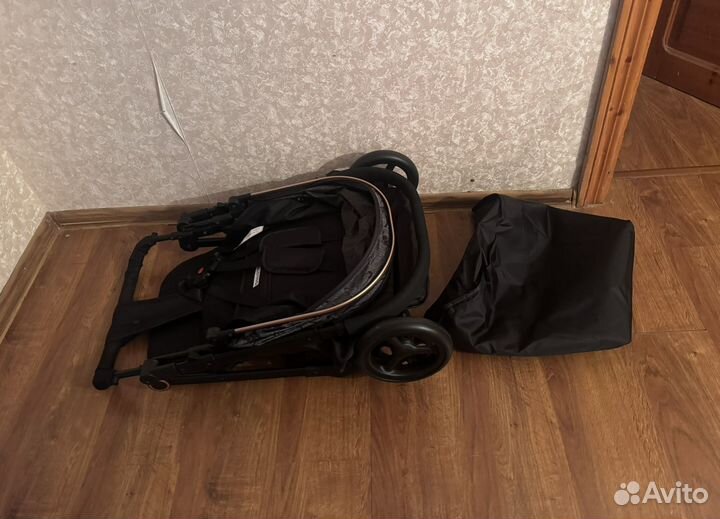 Коляска новая с перекидной ручкой прогулочная