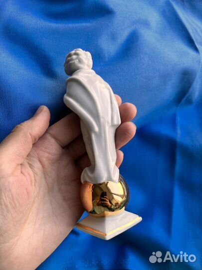 Ребёнок на шаре, фарфор, винтаж