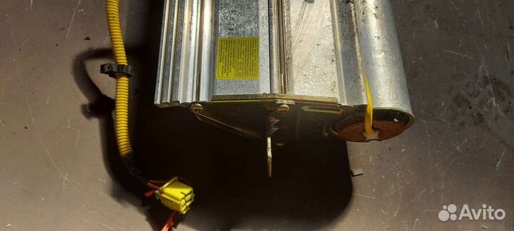 Подушка в Торпедо на Cadillac CTS