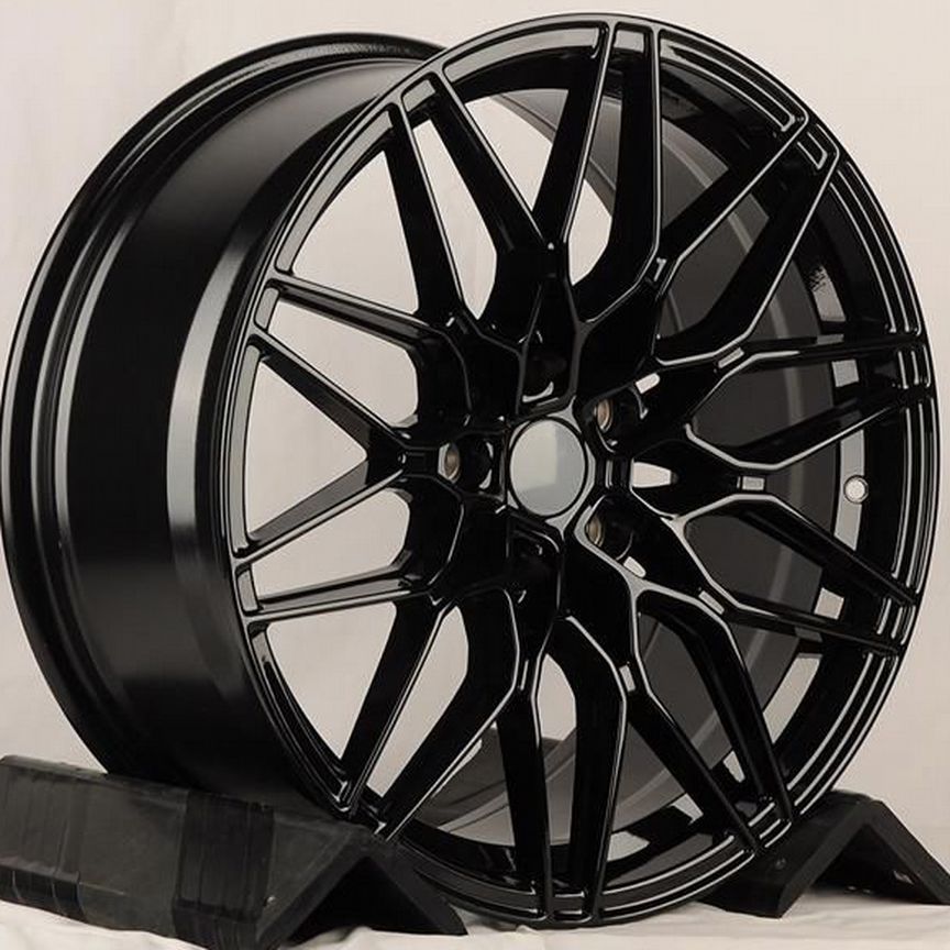 Replica DWS BM-3242 : 8,5x20 5*112 Et:25 Dia:66,6 B