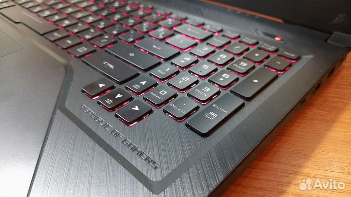 Игровой ноутбук Asus rog strix