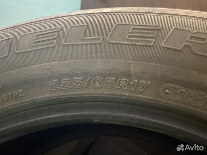 Bridgestone Dueler H/T 687 225/65 R17