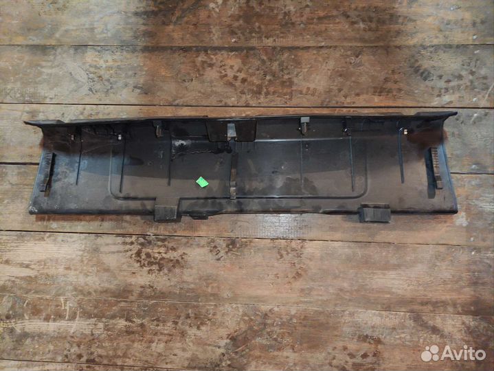 Пластиковый порог багажника Renault Fluence