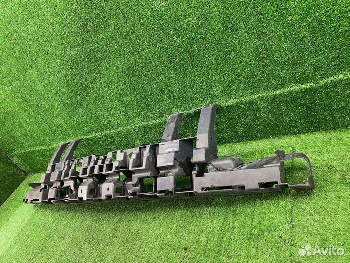 Кронштейн бампера задний Jeep Grand Cherokee 5553