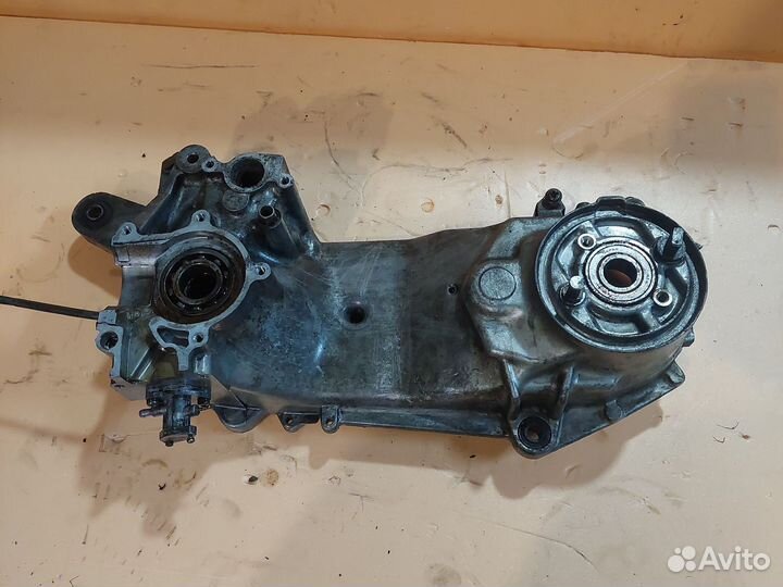 Левая часть картера suzuki address v50 a131