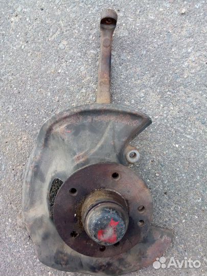 Кулак поворотный правый для Мерседес W202/W208/W17