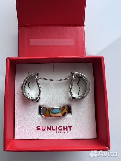 Серьги и кольцо из серебра с эмалью и бриллиантом