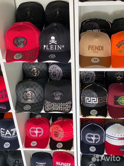 Бейсболки разных брендов в наличии