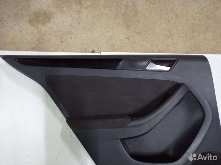 Обшивка двери задняя левая Volkswagen Jetta 6