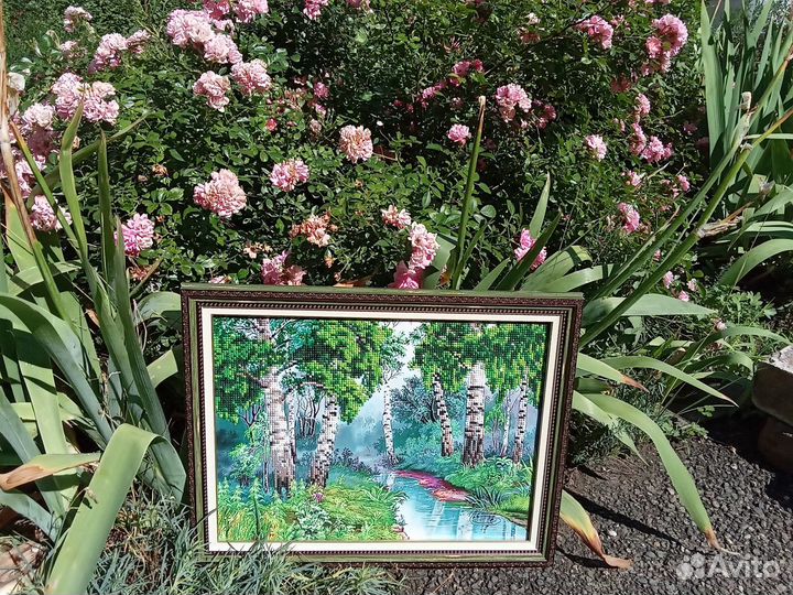 Работы, выложены алмазной мозайкой,стразами,бисер