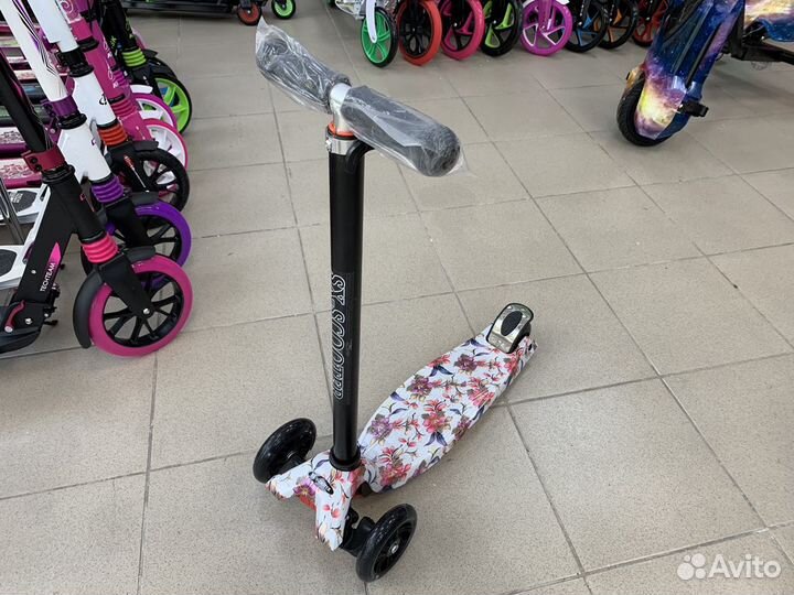 Самокат трехколесный