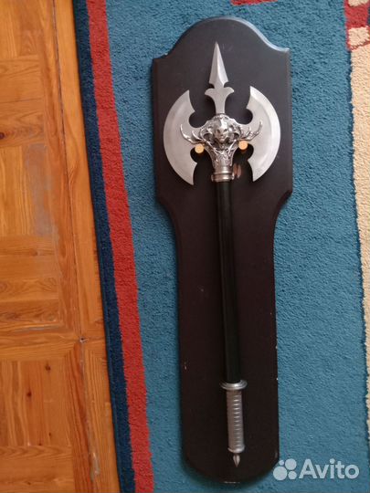 Топор сувенирный на щите, меч сувенирный