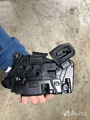 Замок задней правой двери Skoda Rapid