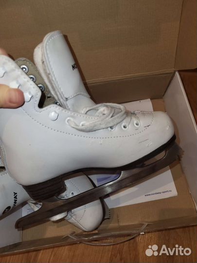 Коньки кожаные, 30 размер