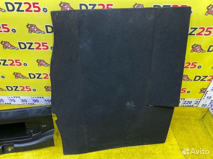 Пластик замка багажника задний Honda Fit GP5 LEB 145318