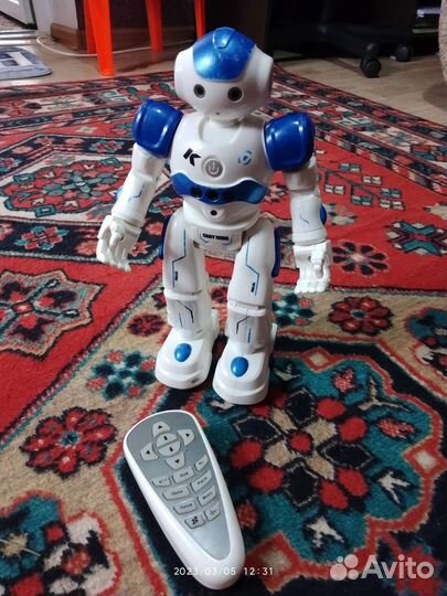 Игрушка робот с пультом