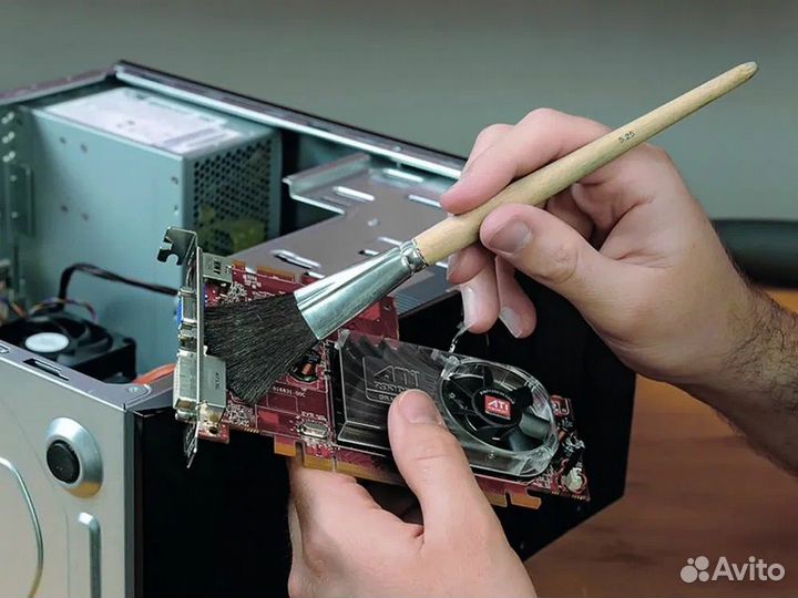 Компьютерный мастер у клиента