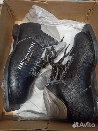 Лыжные ботинки