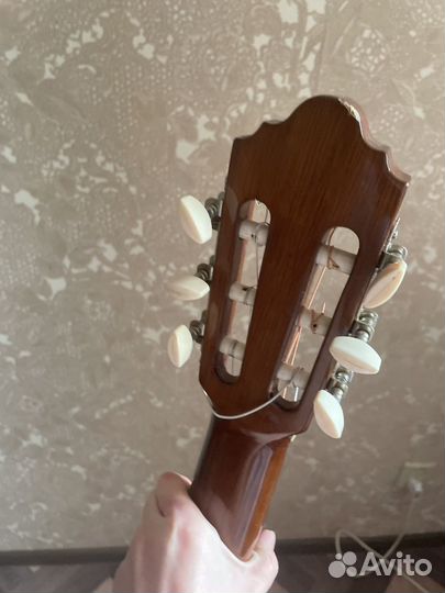 Классическая гитара шестиструнная
