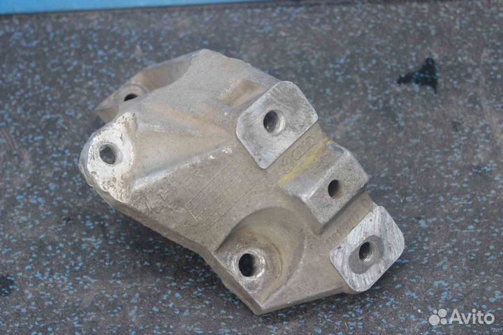 Кронштейн опоры двигателя Volkswagen Golf (Фольксв