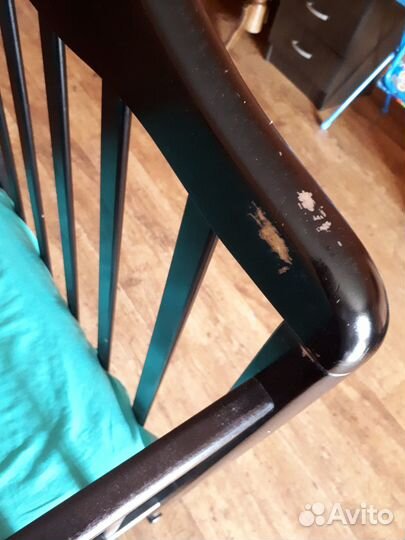 Детская кроватка с маятником