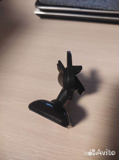 Магнитный держатель в авто