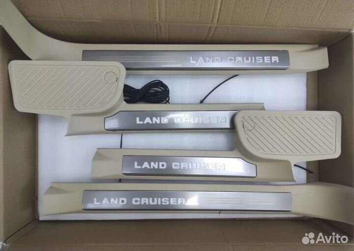 Накладки на пороги с подсветкой Land Cruiser 200