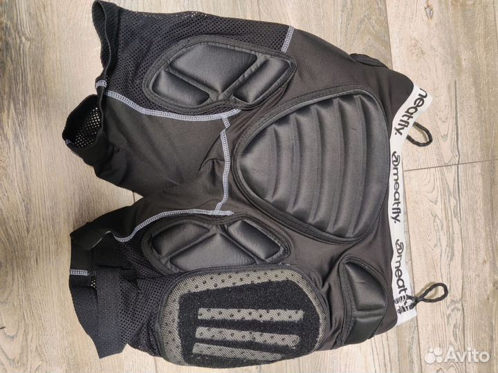 Защитные шорты для сноуборда