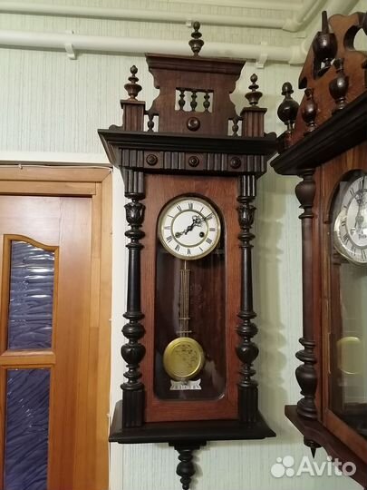 Старинные настенные часы с боем