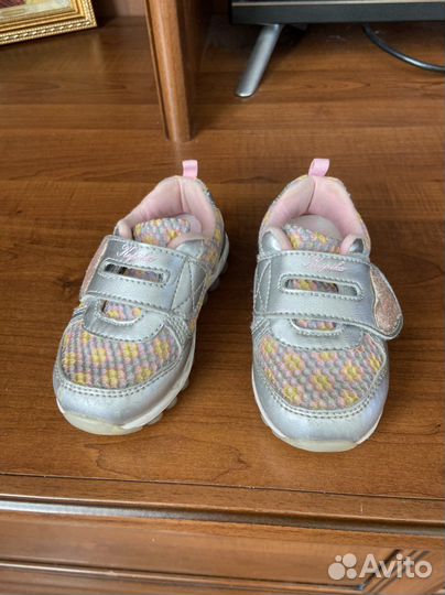 Кроссовки для девочки