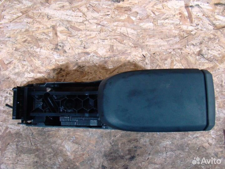 Ford Kuga 1 Консоль с подлокотником