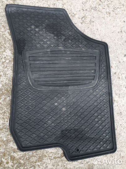 Автомобильные коврики резиновые