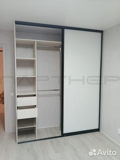 Шкаф распашной