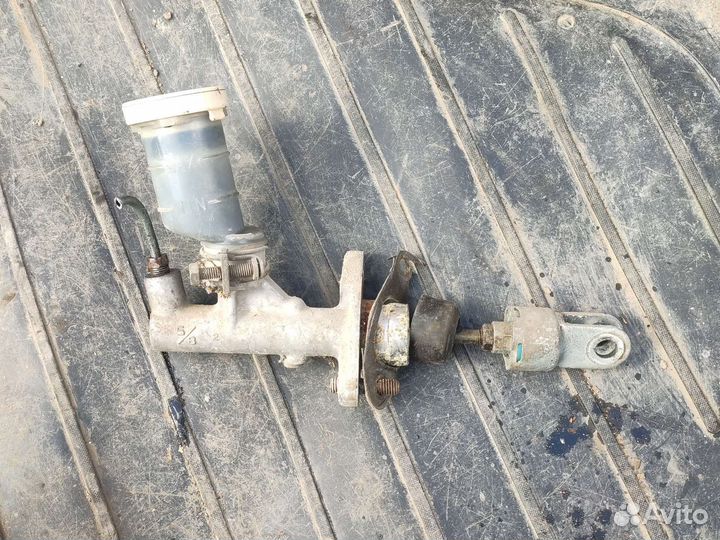 Главный цилиндр сцепления Митсубиси Галант 7