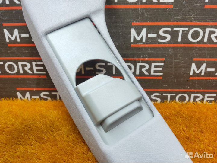 Обшивка стойки правая Mercedes-Benz E-Class W211