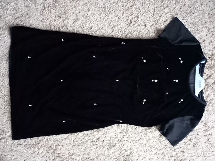 Черное бархатное платье