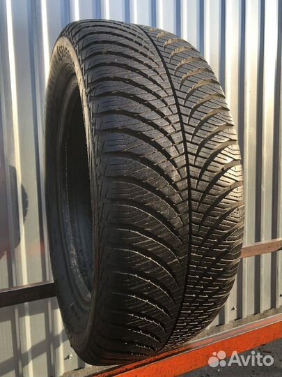 Goodyear Vector 4Seasons Gen-2 205/55 R16