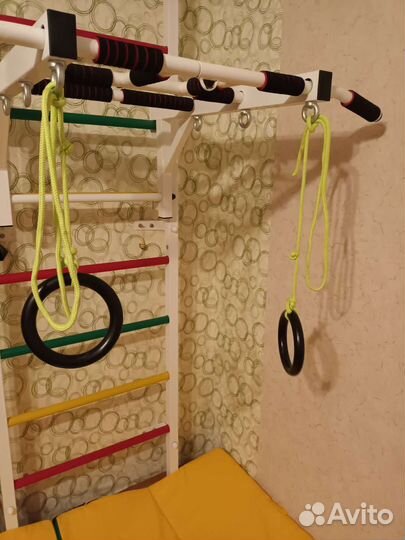 Турник рукоход на шведскую стенку