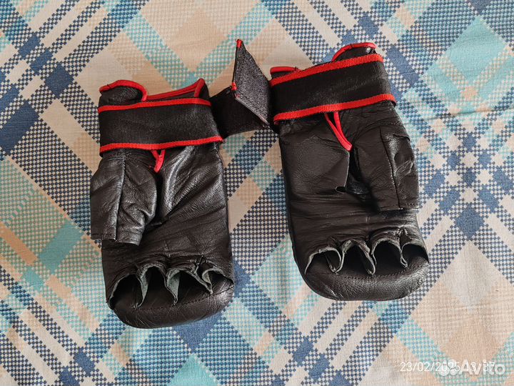 Боксерские перчатки