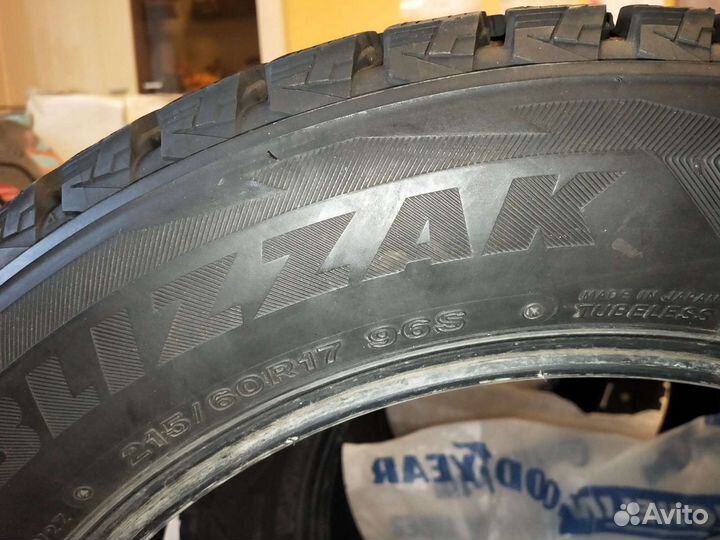 Bridgestone Blizzak DM-V2 215/60 R17 96S