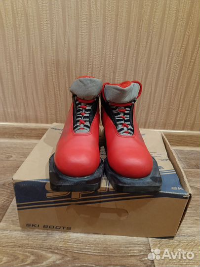 Лыжные ботинки