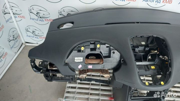 Торпедо Peugeot 207
