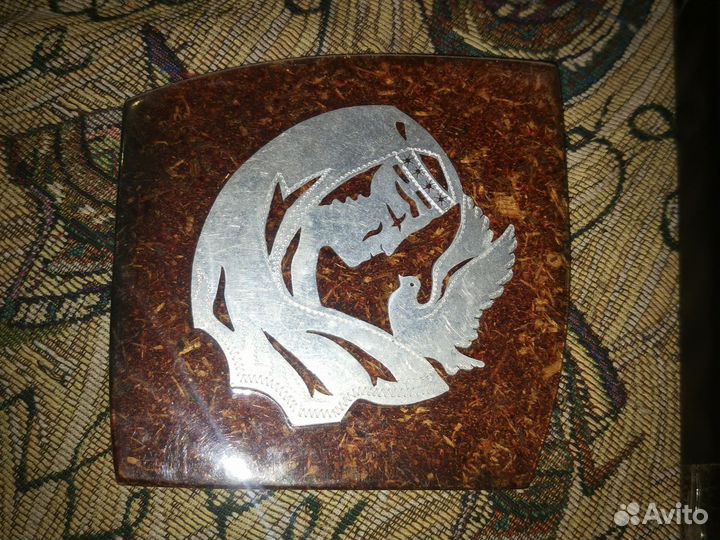 Настенное панно. Девушка и голубь