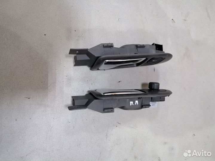 Ручка двери внутр.перед.правая VW Passat B5