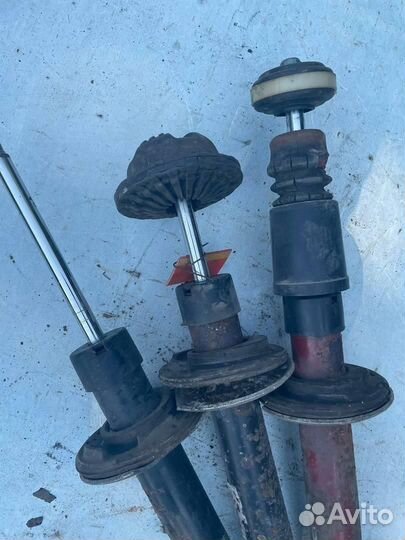 Стойка амортизатора передняя 8E0413031BE