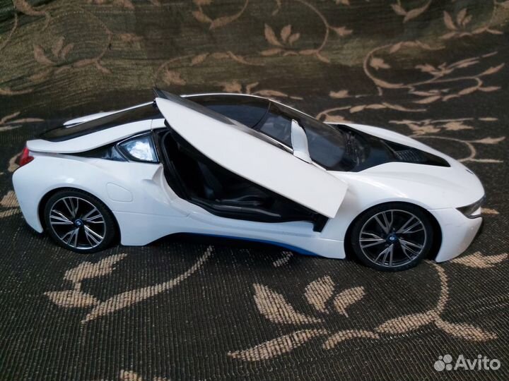 Радиоуправляемая модель BMW i8