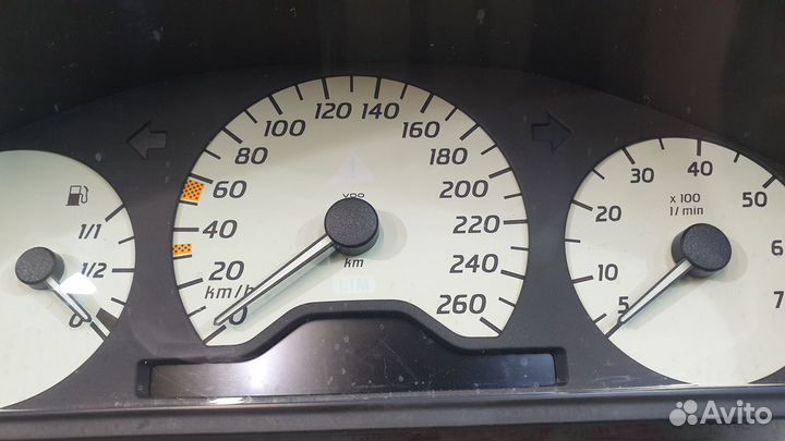 Приборная панель на на Mercedes W208 CLK